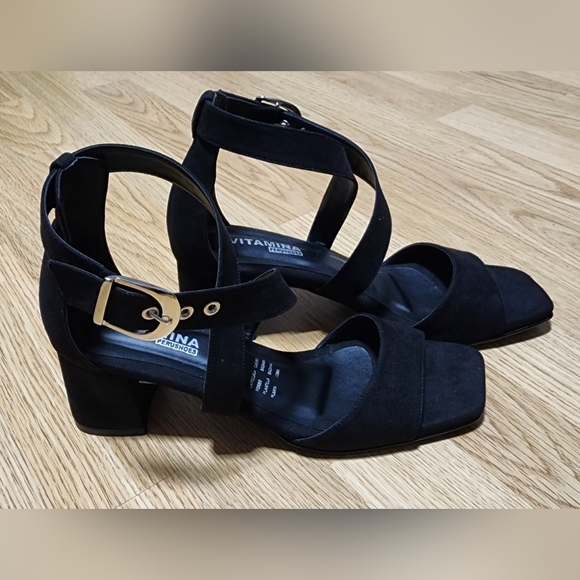 Sandals - Picture 3 of 4